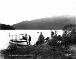 På tur ved Espedalsvannet, Vestre Gausdal. Motorbåten "Ruten