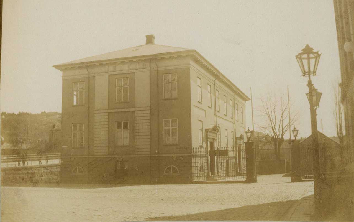 Kongegården (Wielegården), Wiels  Plass, Halden, Østfold. Fra Den kulturhistoriske Udstilling  på Norsk Folkemuseum i 1901.