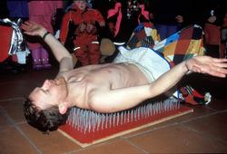 Fastelavnsfeiring på Norsk Folkemuseum. Fakir i Hallen i Hov