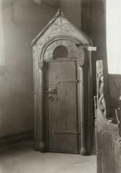 Skap fra Årdal kirke, Årdal, Sogn og Fjordane. Nå på Bergen 