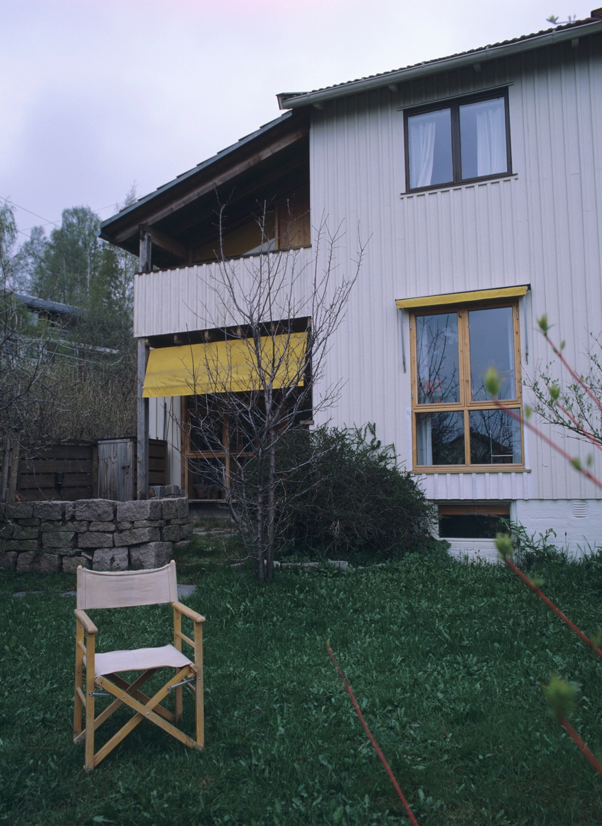 Bolig i Vestbyveien 17, Oslo, et prefabrikert "svenskehus" fra 1948,  ombygget i 1976. Til venstre et tilbygg inspirert av byggeskikken på Jæren. Illustrasjonsbilde fra Bonytt 1986.