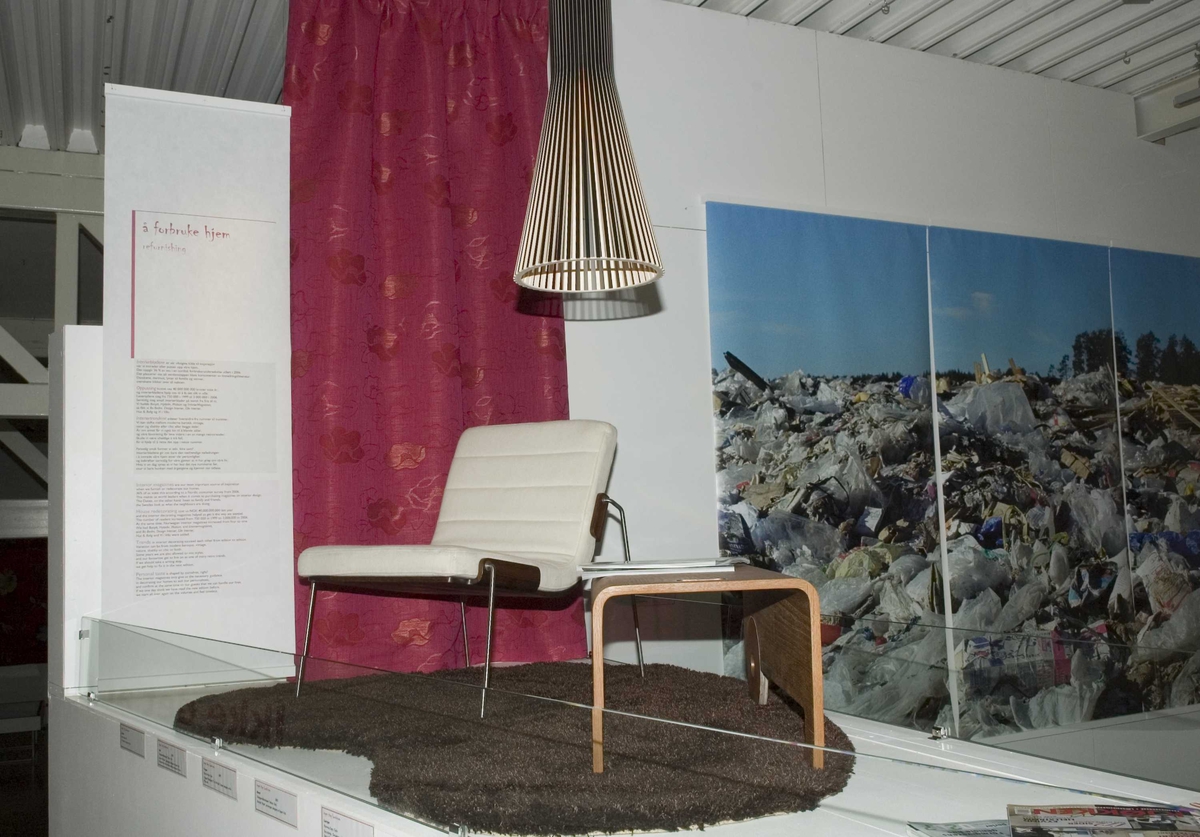 Utstillingen "Ingenting forsvinner" som åpnet 19.april 2007. Et samarbeide mellom Norsk Folkemuseum og Fretex. 
