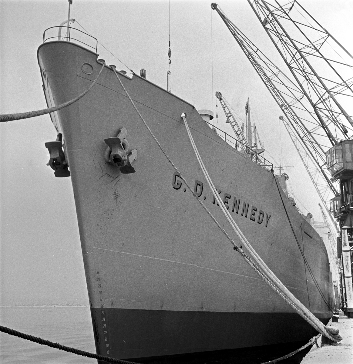 Skipet "G. D. Kennedy" med mannskap. Fotografert 25. jan. 1958.