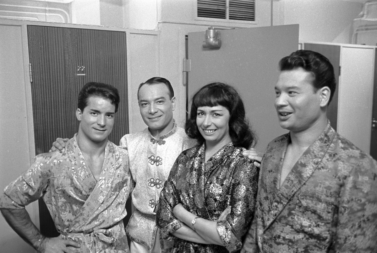 Serie. Medvirkende i forestillingen "Casino Non Stop",  bl.a. Rolf Just Nielsen og  kinesiske akrobater, ant. på Chat Noir i Oslo. Fotografert juni og august 1965.