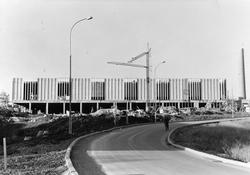 Byggeplass.Konstruksjon av Tiedemanns Tobaksfabrik på Hovin