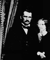 Gruppeportrett, mann og kvinne. Maren Johanne Arntzen født i