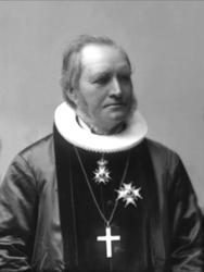 Portrett, biskop Skaar, med kors og ordener.