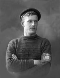 Portrett, mann i uniform, aspirant Karl Svan. DFDS genser, o