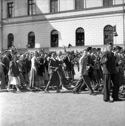 17. maitog på Slottsplassen. Oslo 17.05.1950.