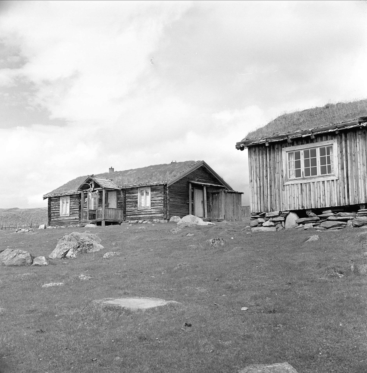 Storhølisætra, Skåbu, Nord-Fron, Oppland, juli 1964. Seterhus.