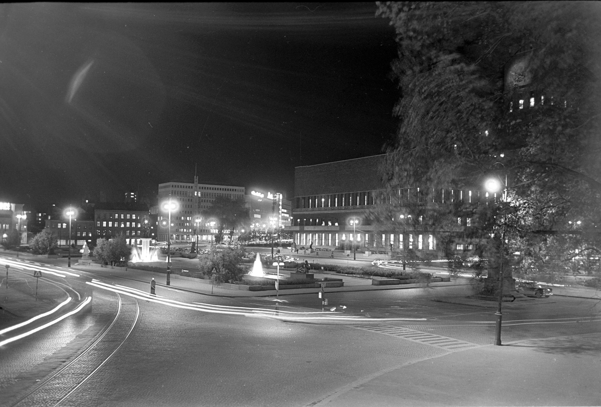 Fra Rådhusplassen, Oslo oktober 1961. Rådhusplassen "by night".