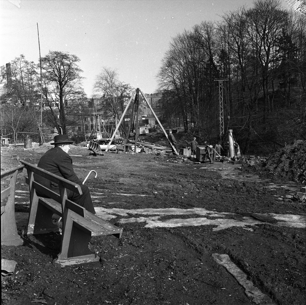 Akerselva, Oslo, 30.03.1957. Bro over elva.