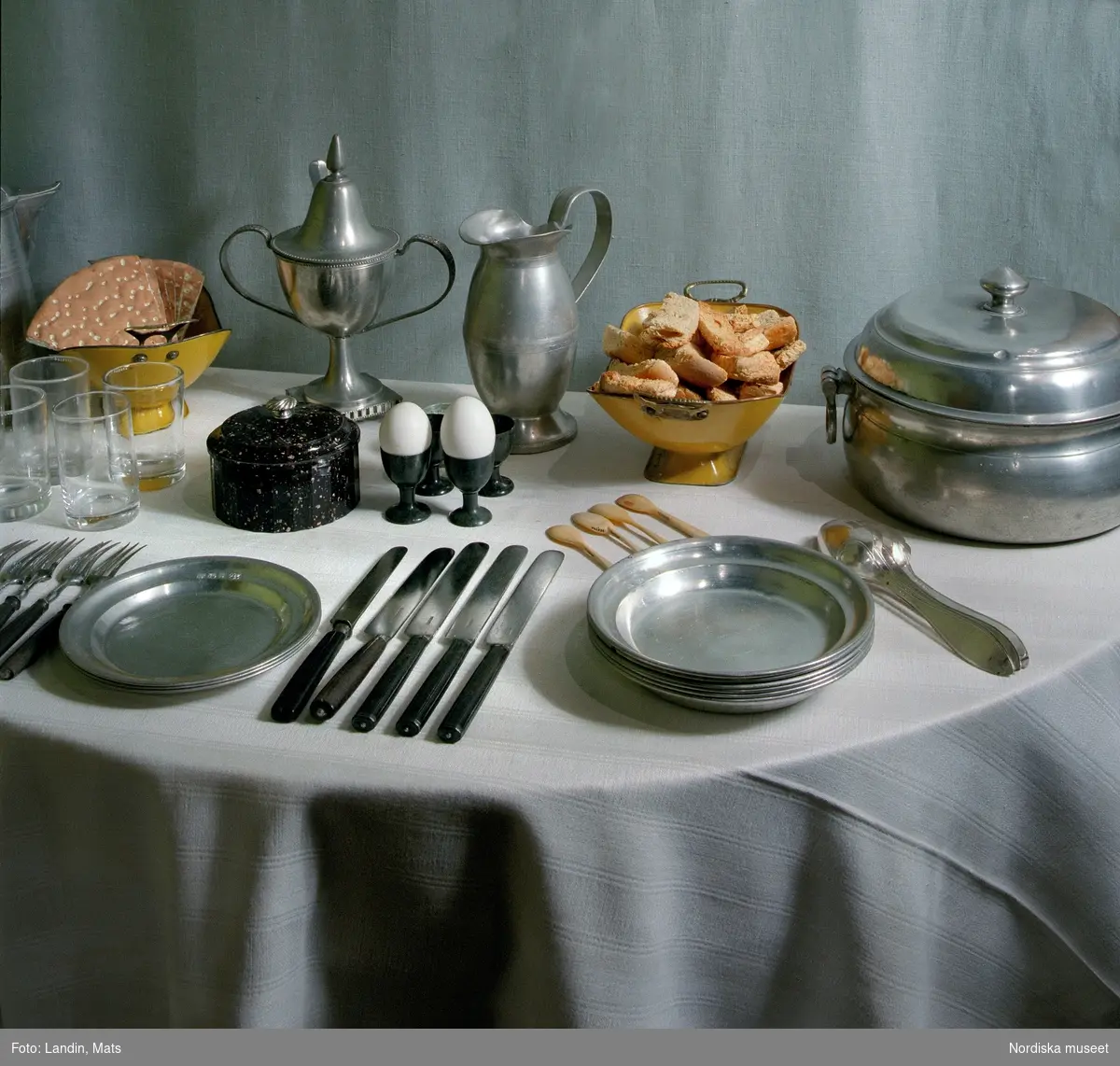 Utställningen Dukade bord. Frukostbord 1800-tal.