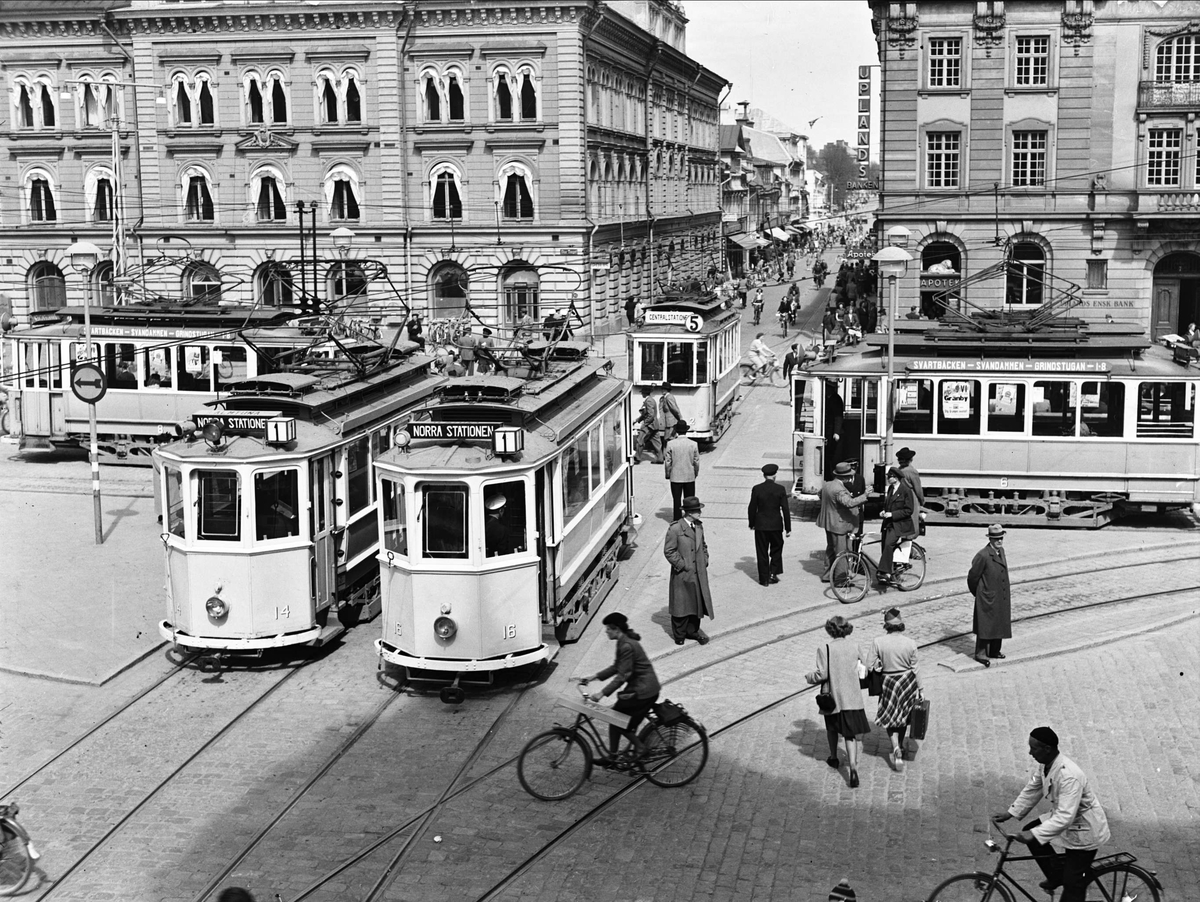 Spårvagnar på Stora torget, Uppsala 1944