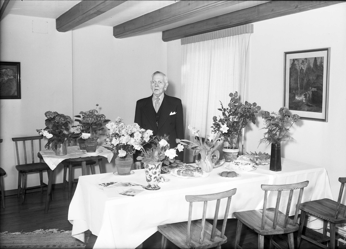 Födelsedagsporträtt - A Pettersson, sannolikt på Gottsunda gård, Gottsunda, Uppsala, 1952