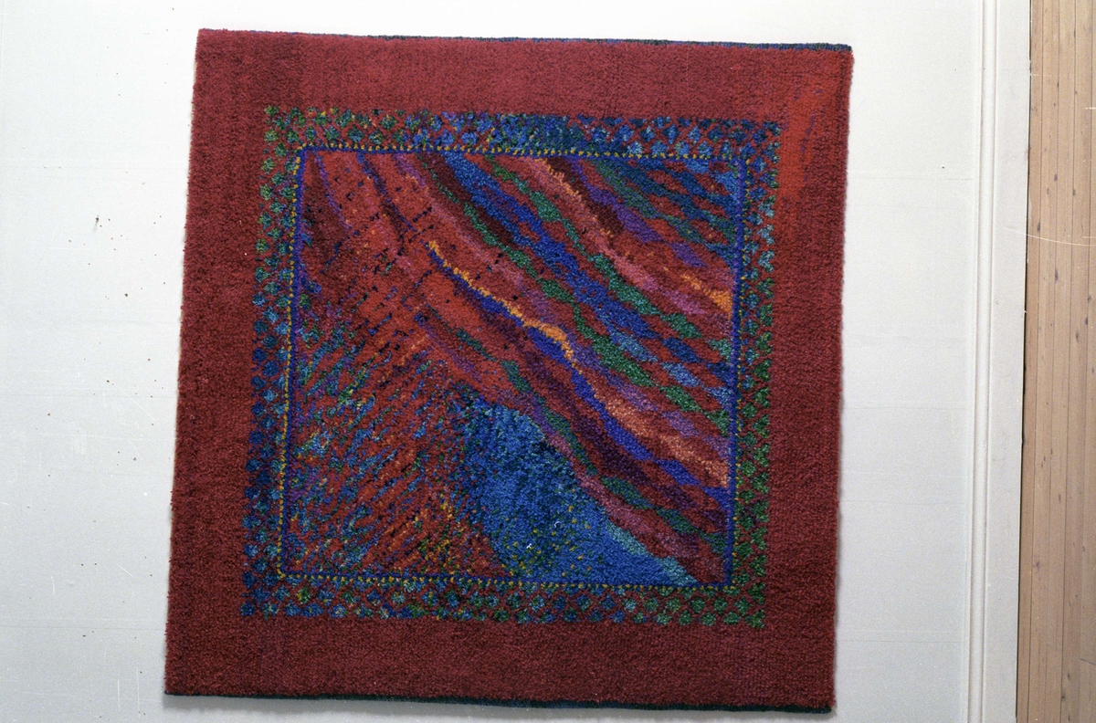 Textilt konstverk, matta vävd av Birgitta Wallin, Uppsala 1990