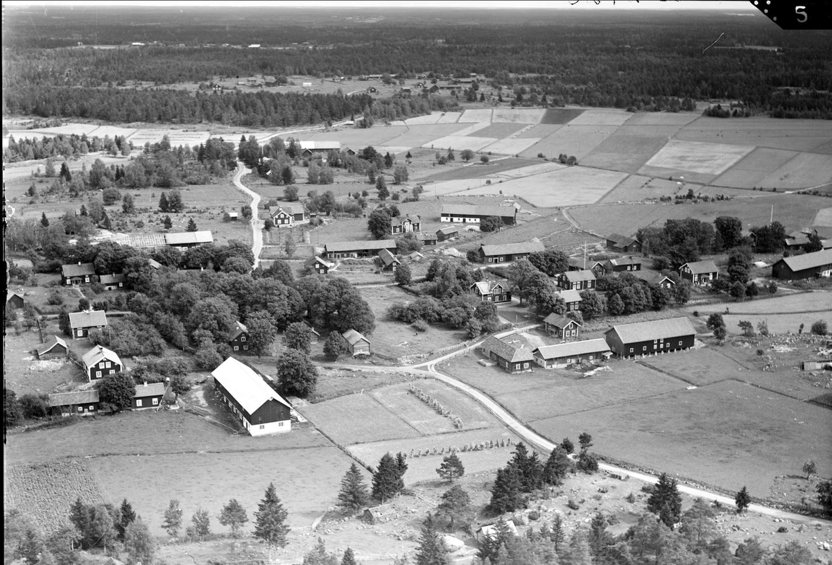 Flygfoto över Rovsättra, Valö socken, Uppland 1936