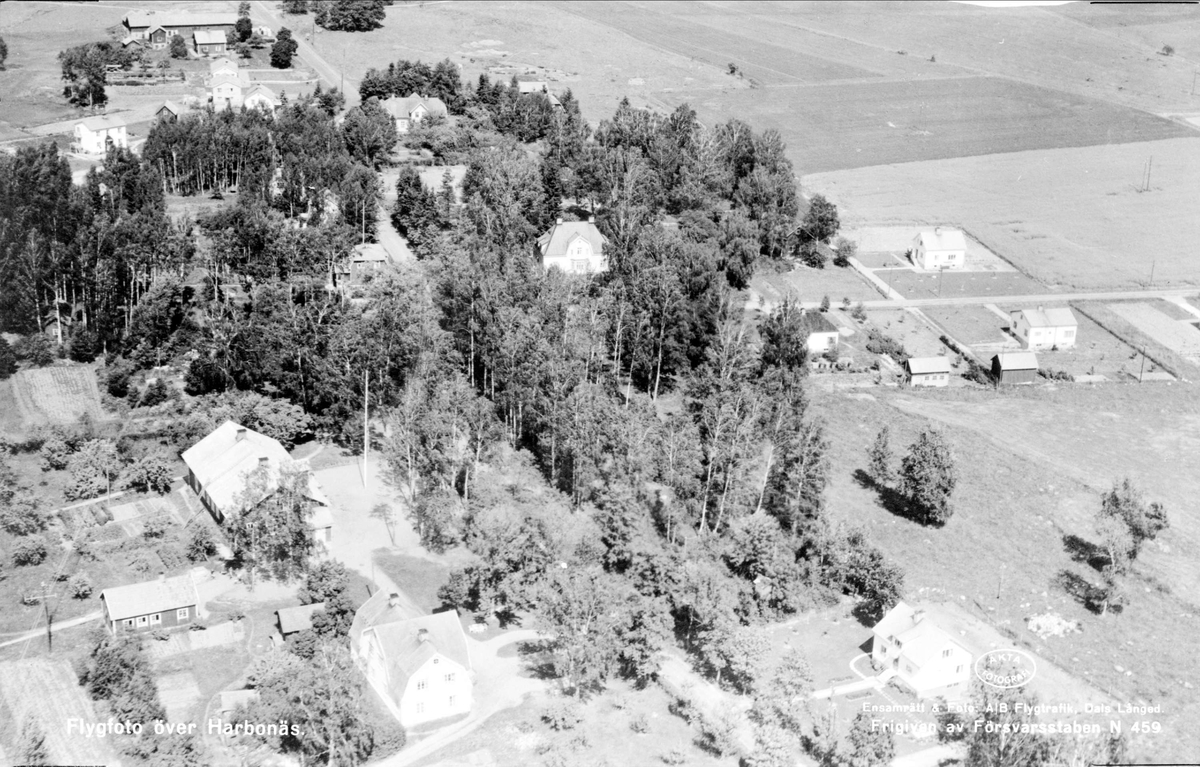 Flygfoto över Harbonäs, Harbo socken, Uppland år 1952