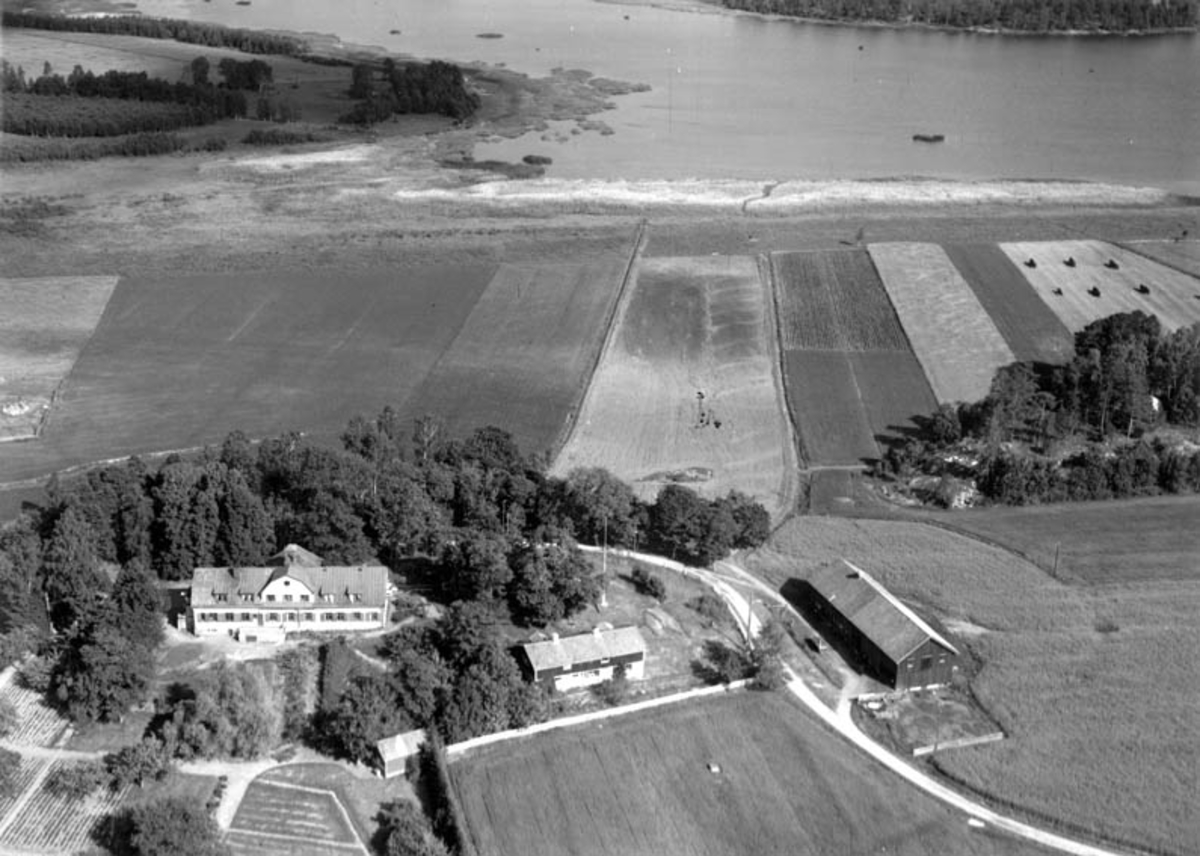 Flygfoto över Morängens yrkesskola, Morängen, Almunge socken, Uppland 1952