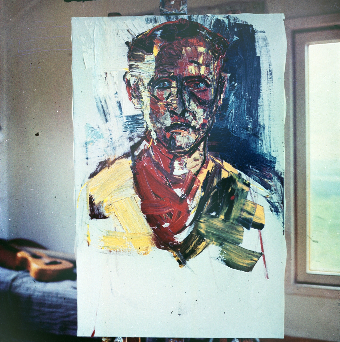 Oljemålning av konstnär Ragnar Johansson föreställande fotograf Gunnar Sundgren, i ateljén i Härjedalen