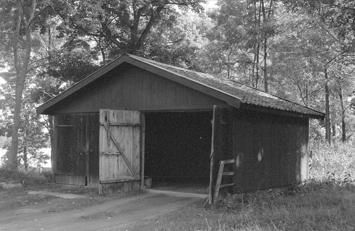 Garage, Väsby gård, Stora Väsby, Almunge socken, Uppland 1987