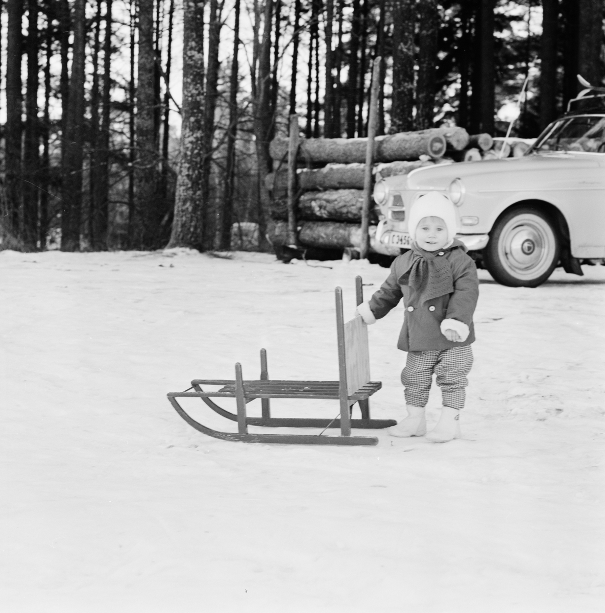 Barn med kälke, Uppsala januari 1962