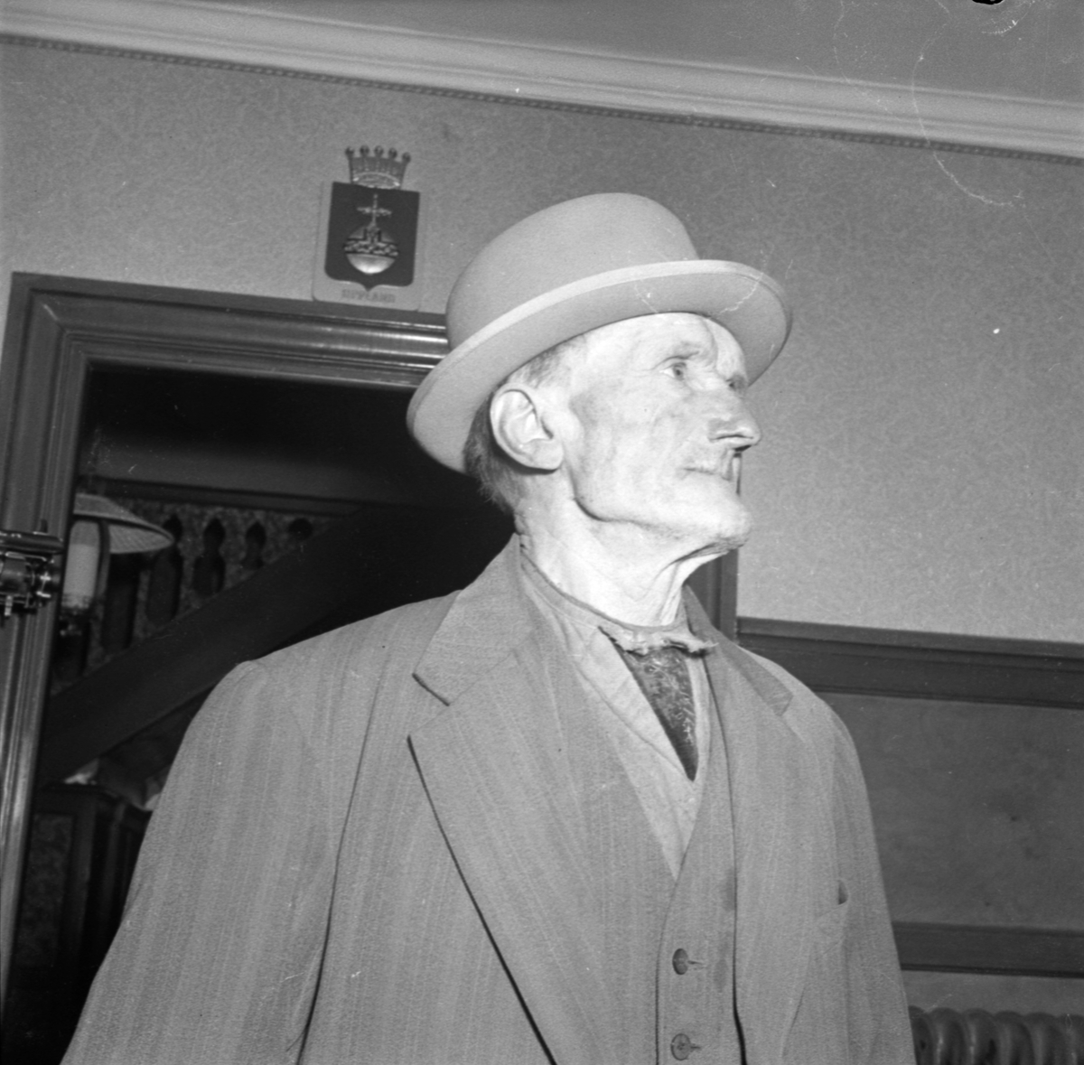Polis, rån och överfall, spelmannen Matts Berlin, Bälinge, Uppland maj 1949