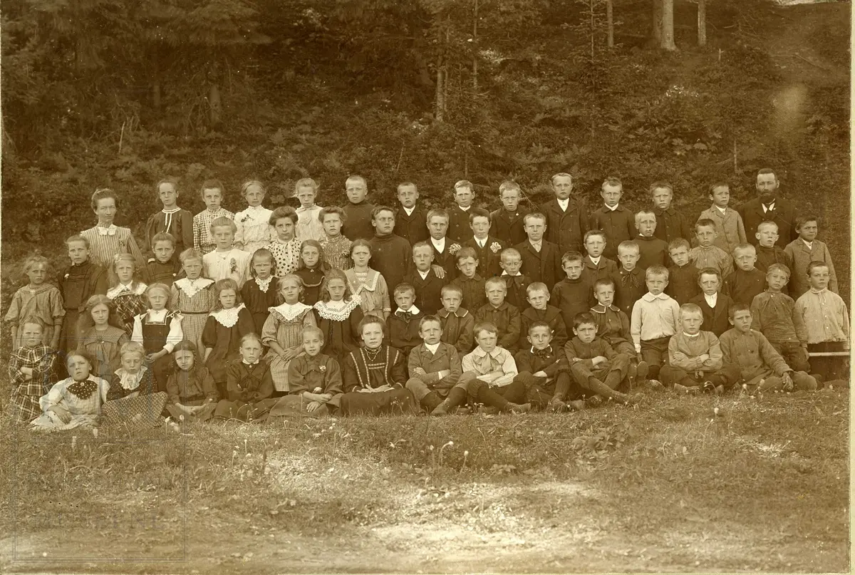 Skolebilde Fagertun skole, skolebarn og lærere