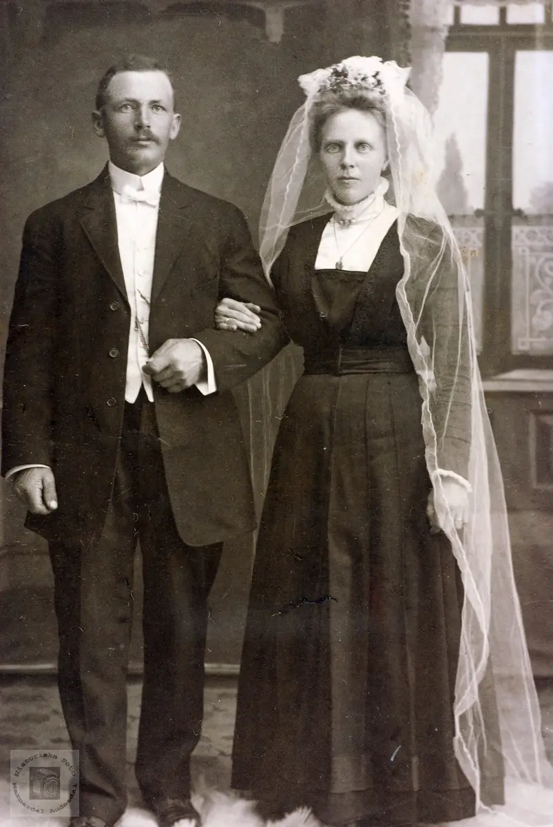 Brudebilde av ekteparet Jon og Anna Høyland. Grindheim Audnedal.