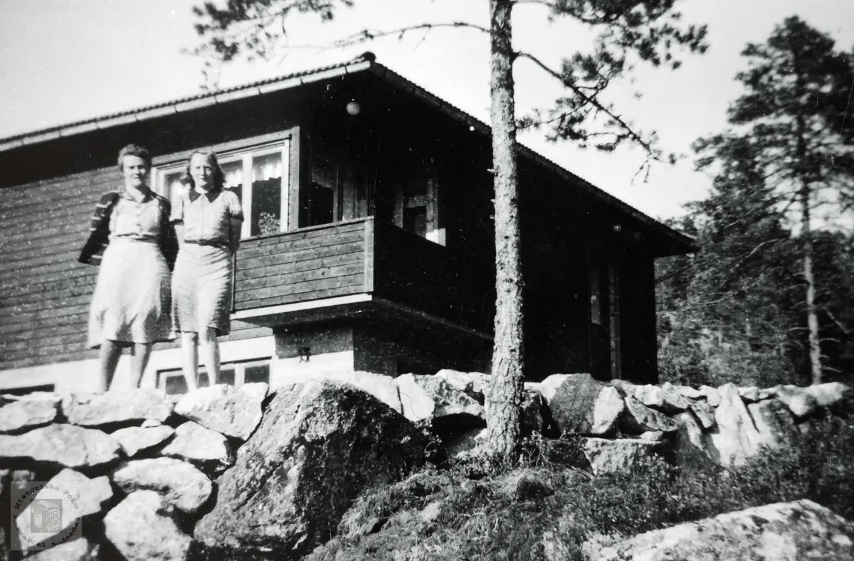 Det nye huset "Lundefjellet" på Sveindal blir inspisert. Grindheim Audnedal.