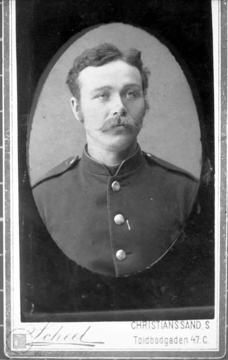 Portrett av mann i militæruniform. Jakob Tønnesland, Bjelland.