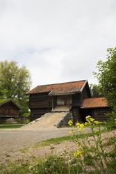 Stalløe fra ca. 1800 og sauestall fra Nedre Jørgedal i Bø fr