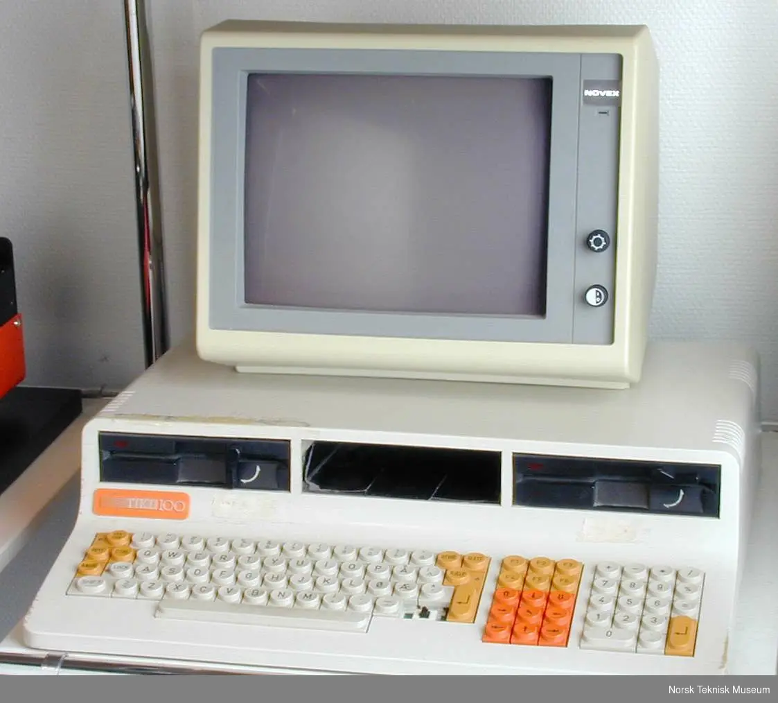 Prosessor: Zilog Z80 A, 4 MHz.
Minne: 8 kb ROM, 64 kb RAM
2 x 800 kb 5 1/2 " diskettstasjoner.
256 farger skjerm 3 kanals lyd. Operativsystem: CP/M. 70 W strømforbruk. 