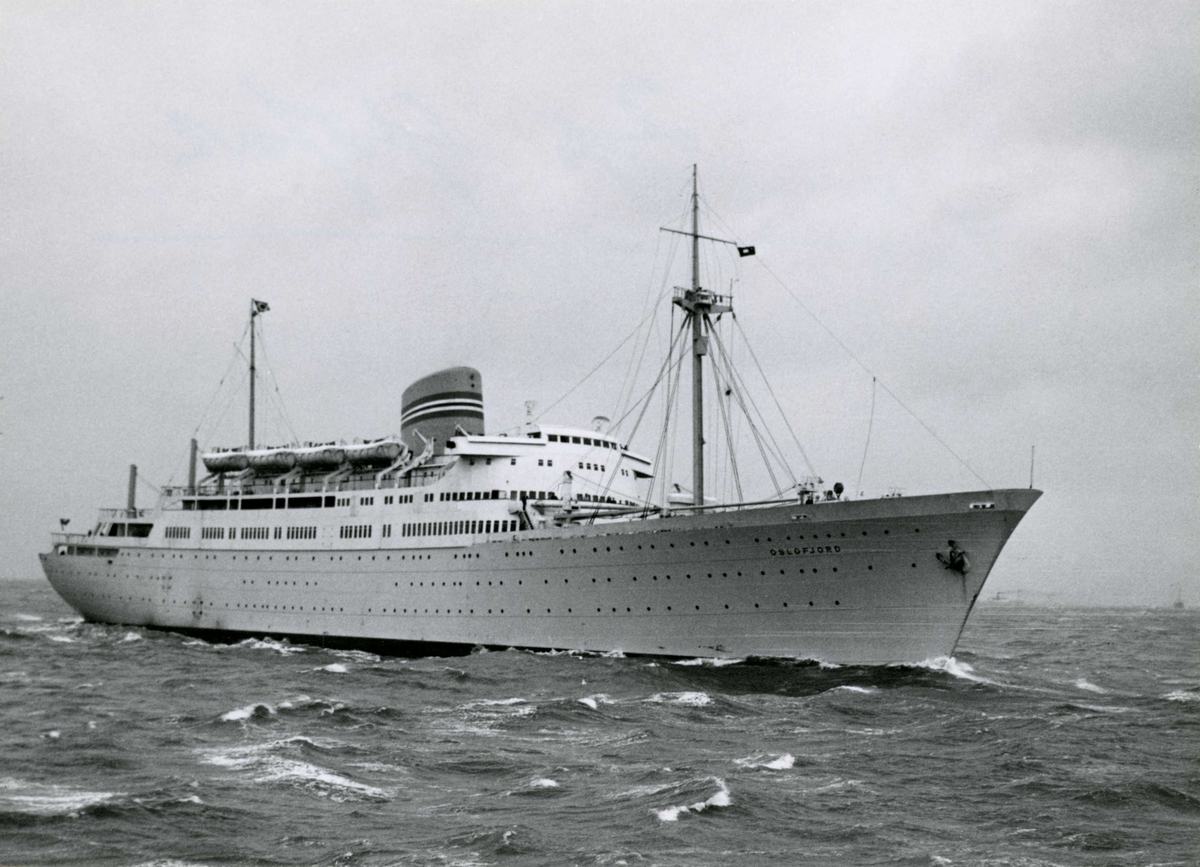 M/S Oslofjord (b. 1949 Nederlandsche Scheepsbouw Mij.) på prøvetur i 1949