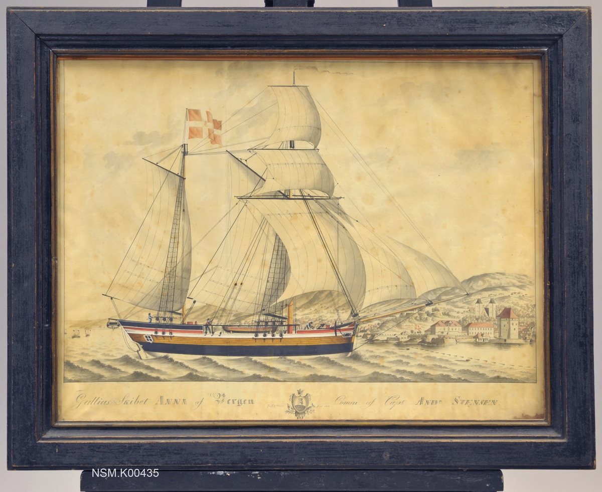 Galeas-Skibet 'Anna' af Bergen 1812 Seiler for babords halser med full seilføring. Danebrog med F og R slynget i. I bakgrunnen Bergen med Fløien ovenfor.