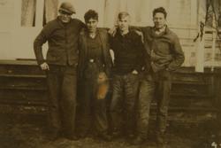 Gruppebilde. Fire unge menn