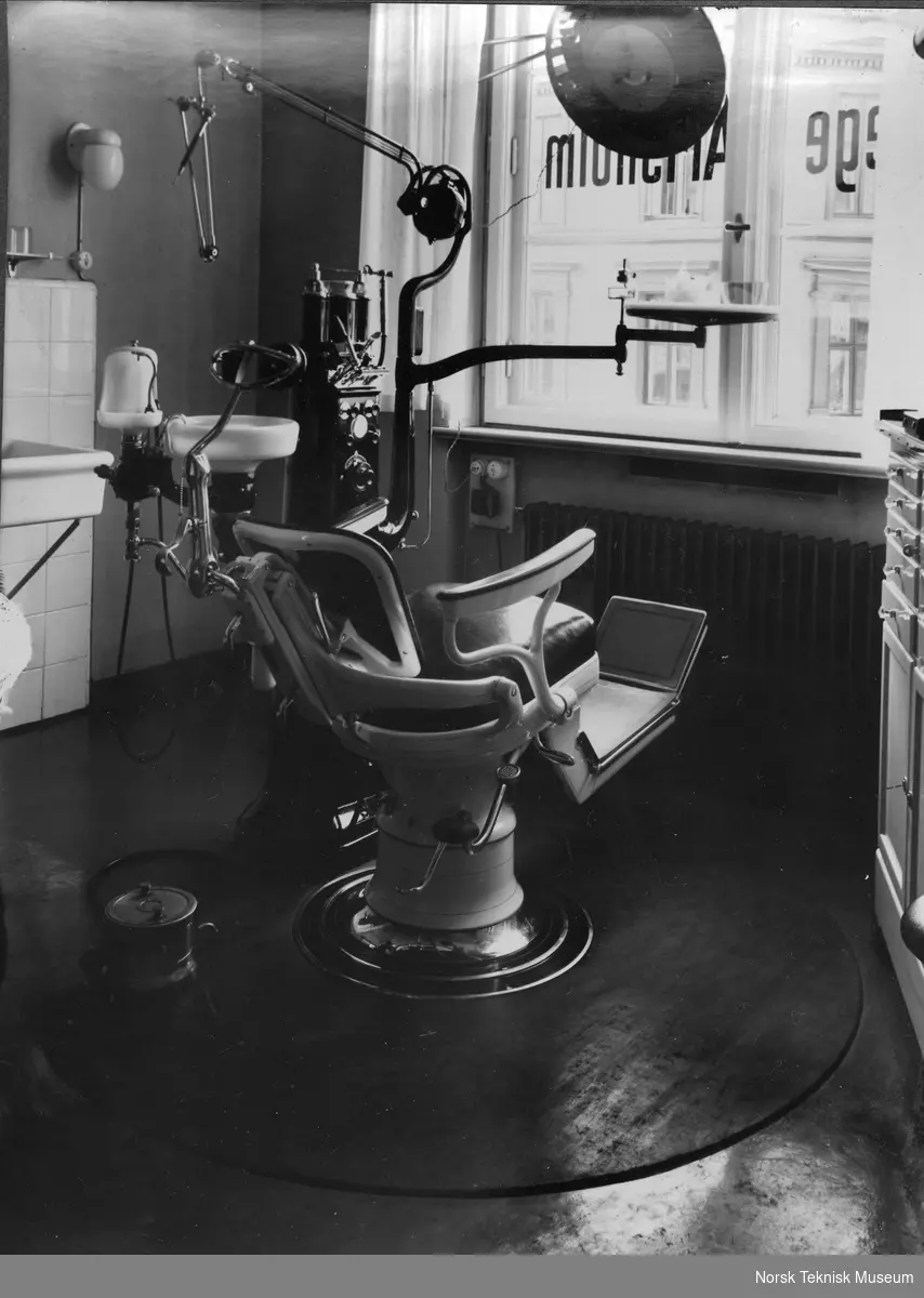 Interiør, tannlegekontor, 1920-30-tallet, gummi gulvbelegg