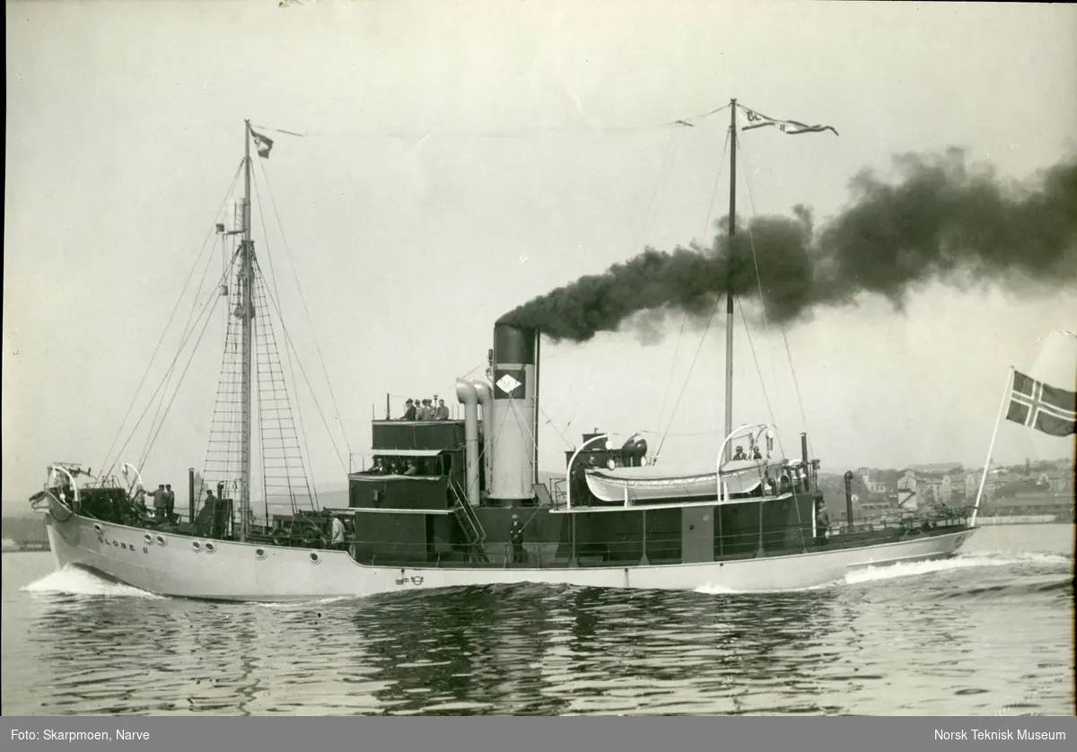 Eksteriør, hvalfangstskipet D/S Globe II (omdøpt Torholm i 1963), B/N 421. Skipet ble levert av Akers mek. Verksted i 1925 til A/S Globus, Nanset i Larvik.
