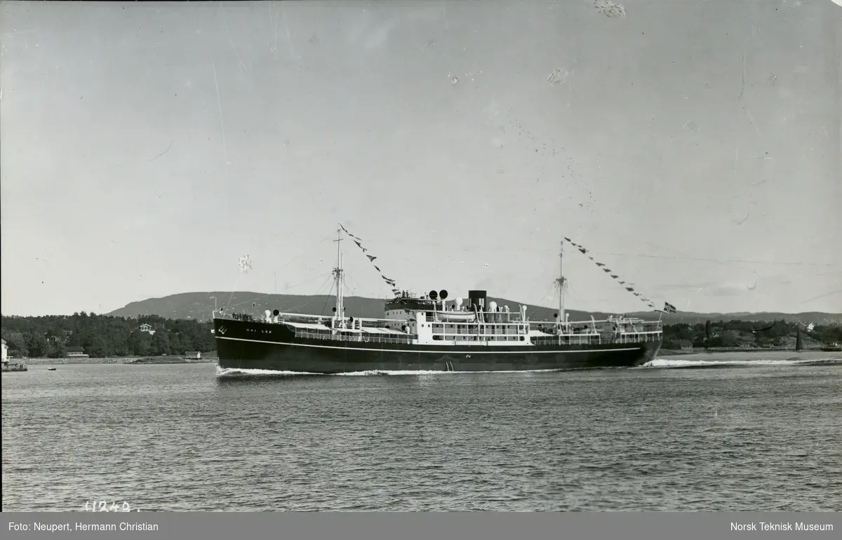 Eksteriør, passasjer- og lastebåten M/S Hai Lee, B/N 463, under prøvetur i Oslofjorden 6. juni 1934. Skipet ble levert av Akers mek. Verksted i 1934 til Bruusgaard & Kiøsterud, Drammen.
