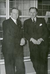 Direktør Aamundsen og en annen mann under prøveturen til pas