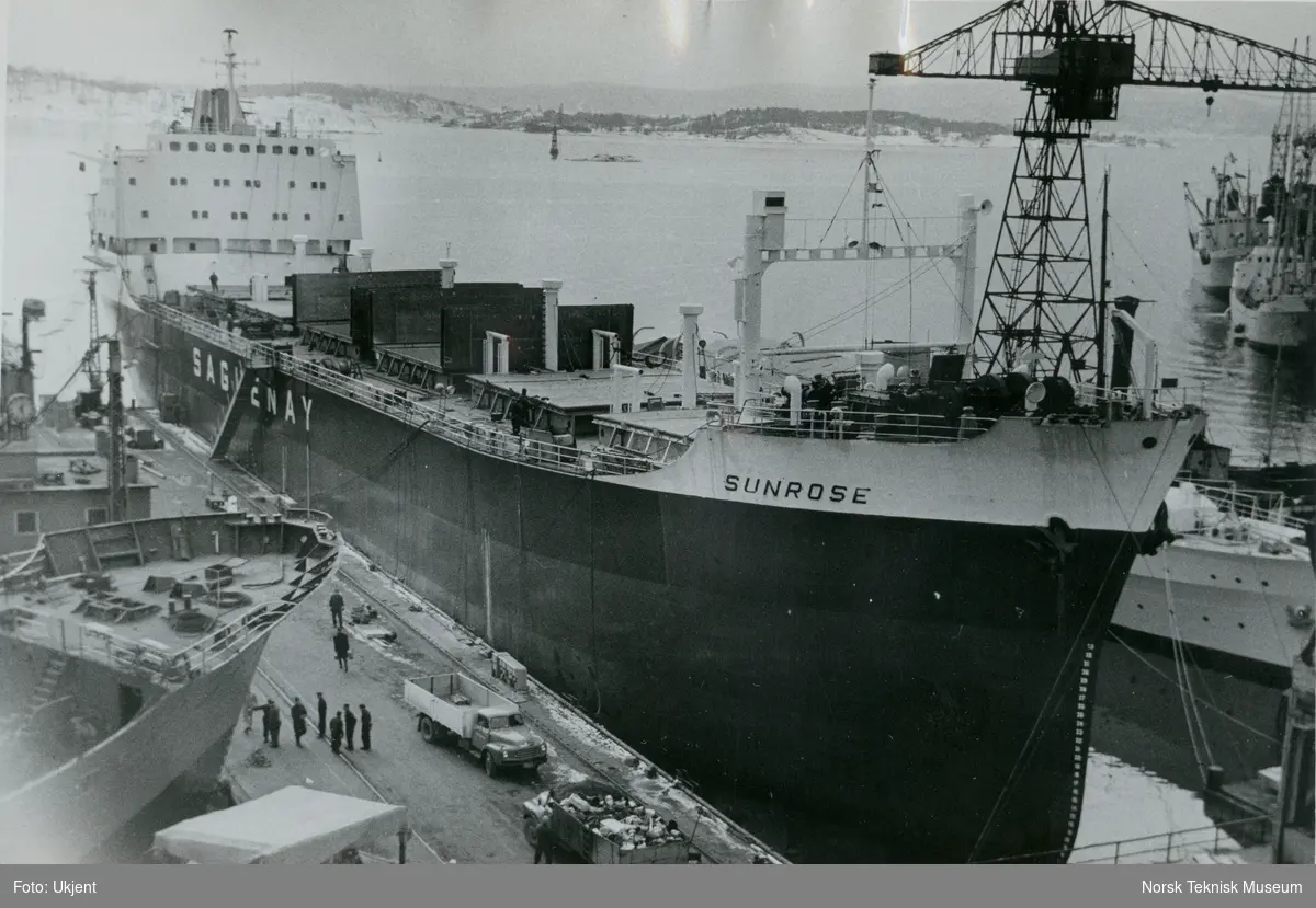 Tørrlasteskipet M/S Sunrose, B/N 538 under utrustning på Akers Mek. Verksted 20. mars 1963. Skipet ble levert 28. mars 1963 til A. I. Langfeldt & Co.