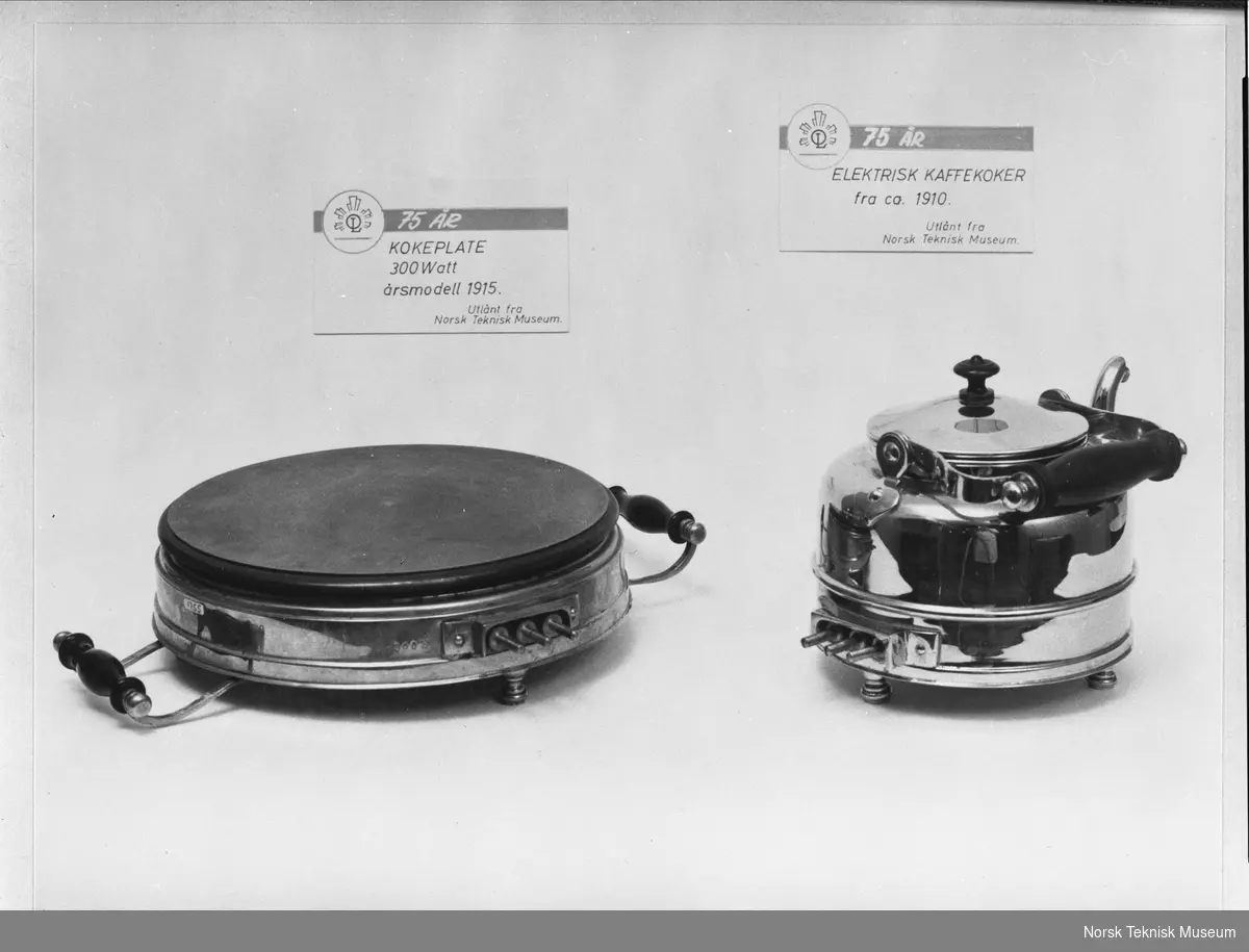 Gjenstander fra Norsk Teknisk Museum: Kokeplate, 300 Watt, årsmodell 1915 og elektrisk kaffekoker fra ca 1910