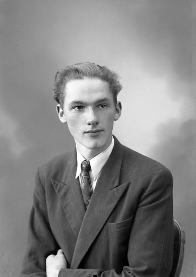 Enligt fotografens journal nr 7 1944-1950: "Hansson, Herr Mats Kyrkenorum Här".