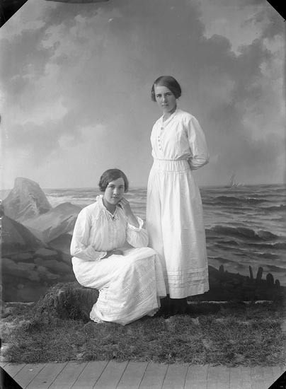 Enligt fotografens journal nr 3 1916-1917: "Johansson, Alice Bräcketorp Spekeröd".