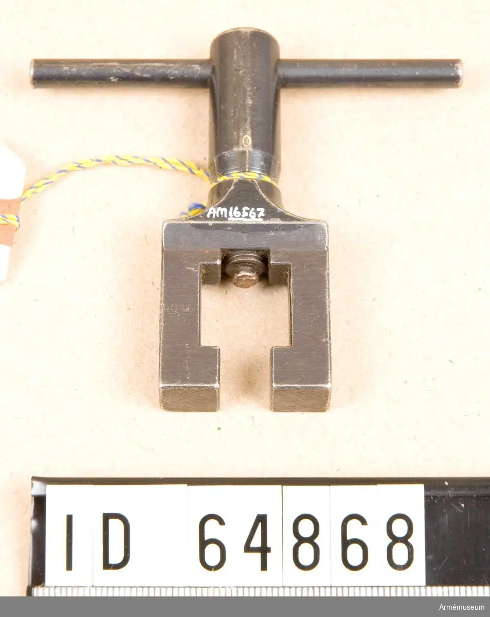 Kornskruv t kulsprutepistol m/1937-1939.Märkt C med en krona. Skruven graderad från 0-2.