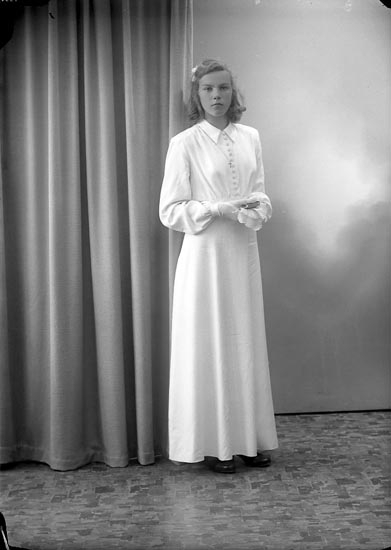 Enligt fotografens journal nr 7 1944-1950: "Svensson, Ann Marie Hagen Ödsmål".