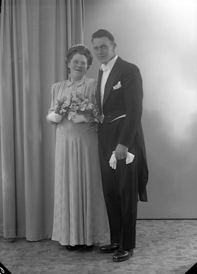 Enligt fotografens journal nr 7 1944-1950: "Johansson, Herr Karl Erik, Ängås Svanesund".