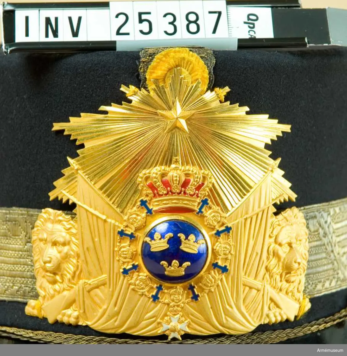 Grupp C I.
Ur uniform för general vid Värmlands regemente. Består av vapenrock, epåletter, axelklaffar, långbyxor, mössa, vapenplåt, pompong, plym, känga, sporrar, skjorta, handskar.