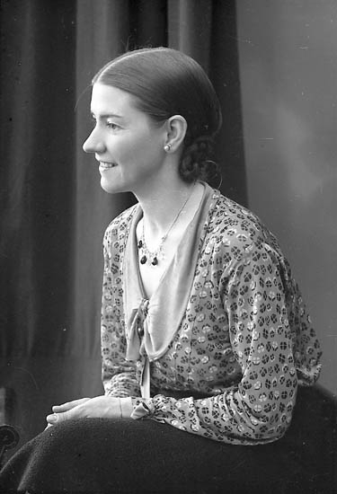 Enligt fotografens journal nr 6 1930-1943: "Samuelsson, Astrid St. Höga Jörlanda".