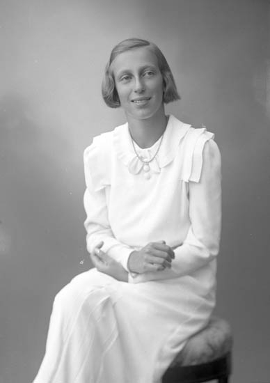 Enligt fotografens journal nr 6 1930-1943: "Borelius, Fr. Cecilia Stenungsön".